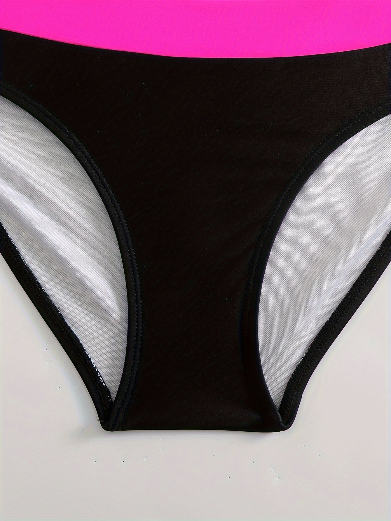 Bikini femme – Haut col V froncé – Bas taille haute – Coupe galbante