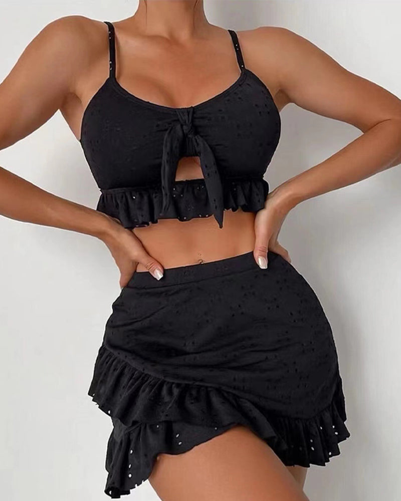 Bikini femme deux pièces – Top noué à fines bretelles – Jupe volantée brodée