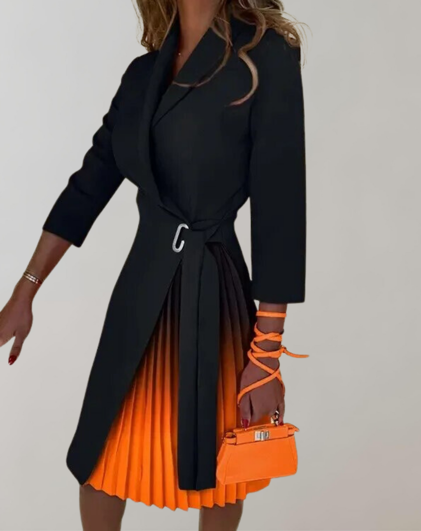 Robe midi femme – Coupe ajustée – Jupe plissée – Col fendu – Taille ceinturée