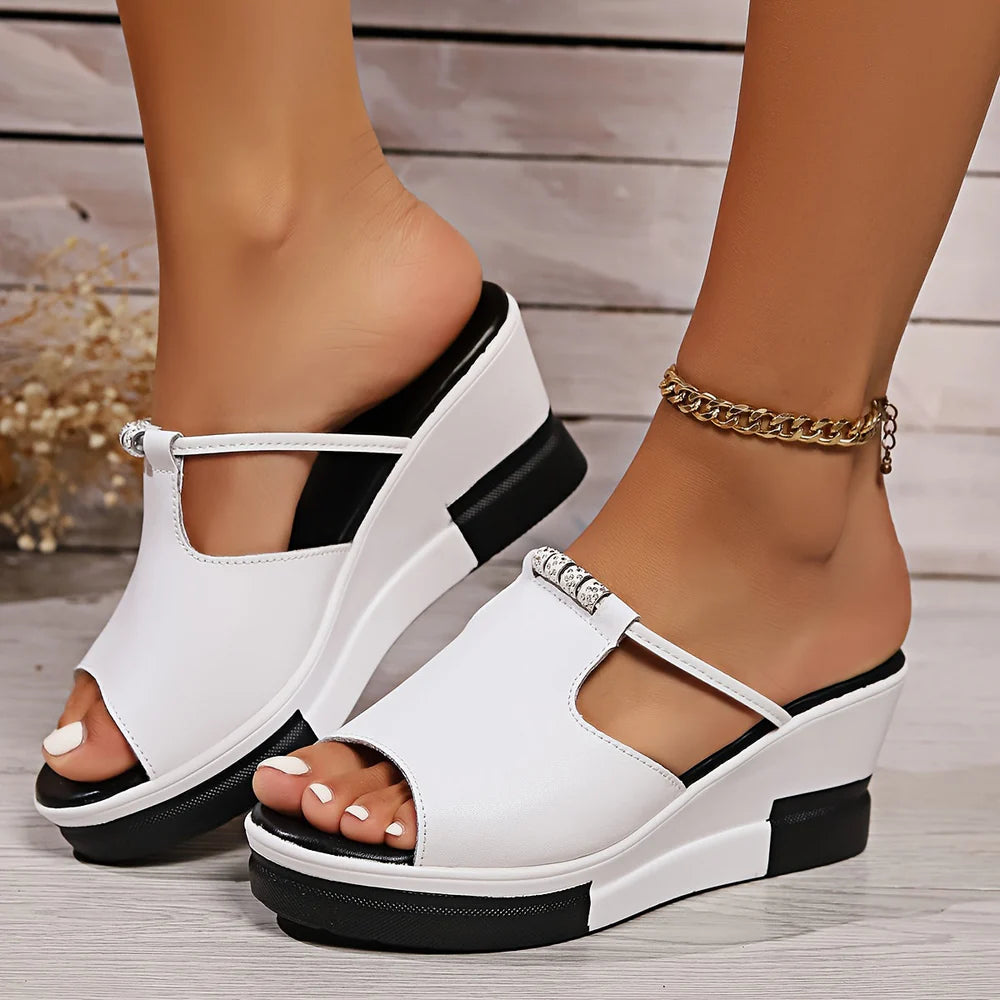 Sandales Compensées pour Femme - Design Ouvert - Matériau Synthétique Lisse - Style Décontracté