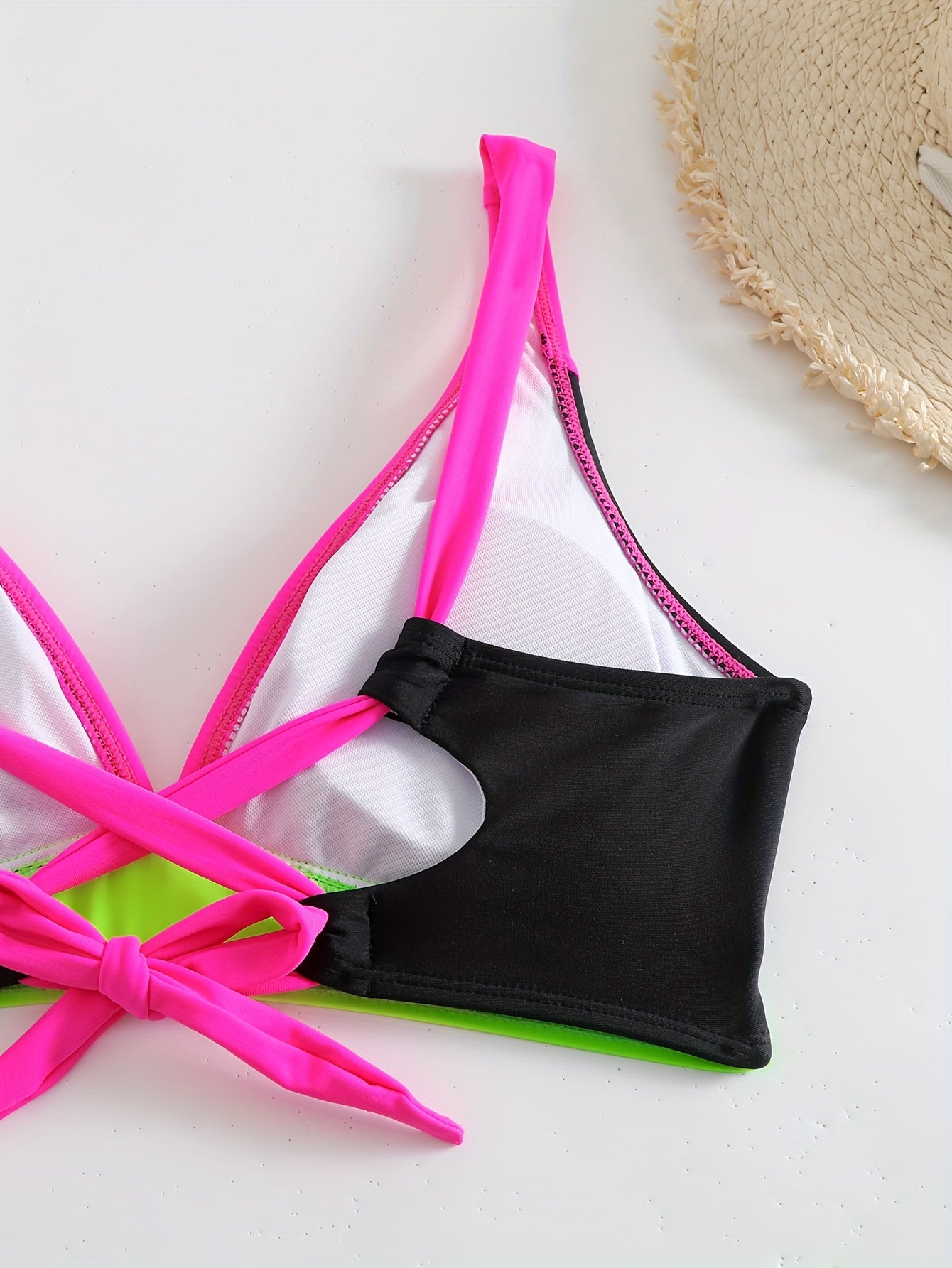 Bikini femme – Haut col V froncé – Bas taille haute – Coupe galbante