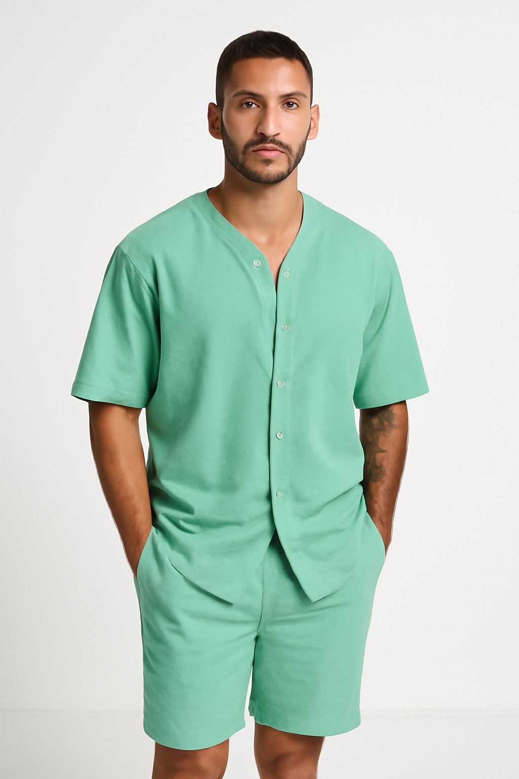 Ensemble Homme – Chemise Col V Boutonnée & Short Ample – Tissu Respirant Doux
