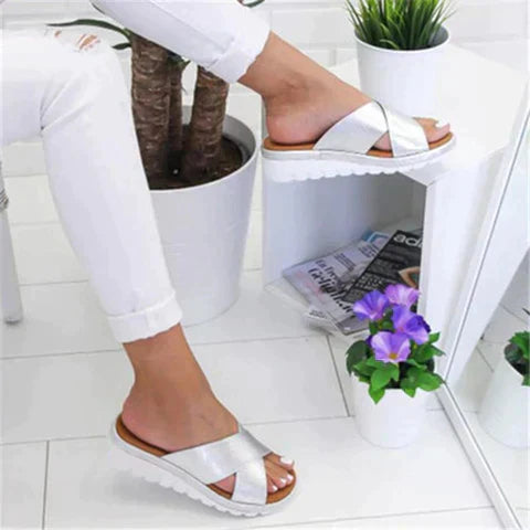 Sandales femme – Bout ouvert confortable – Brides croisées – Semelle plateforme souple