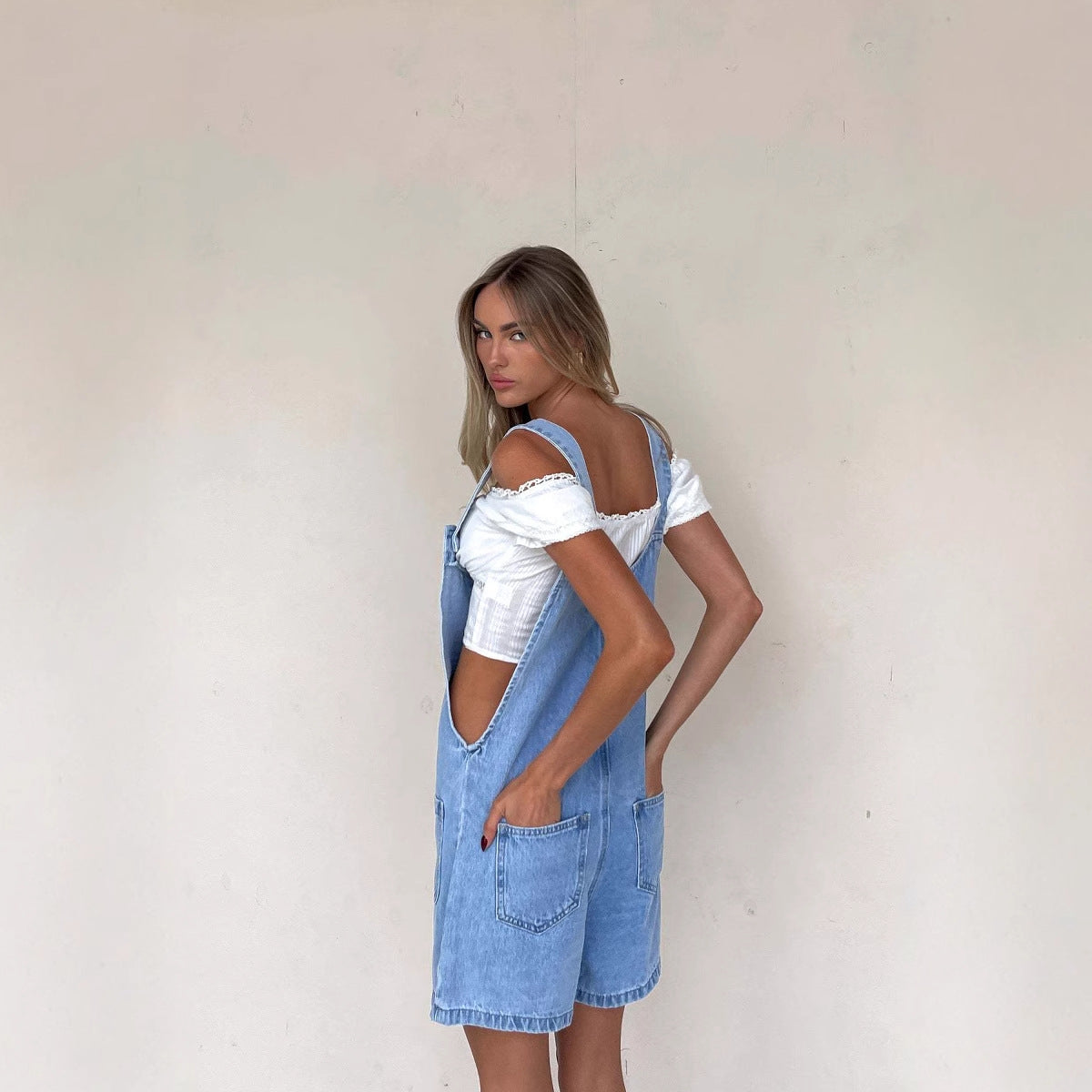 Salopette Femme – Short en Jean – Coupe Ample – Bretelles Réglables – Boutonnée