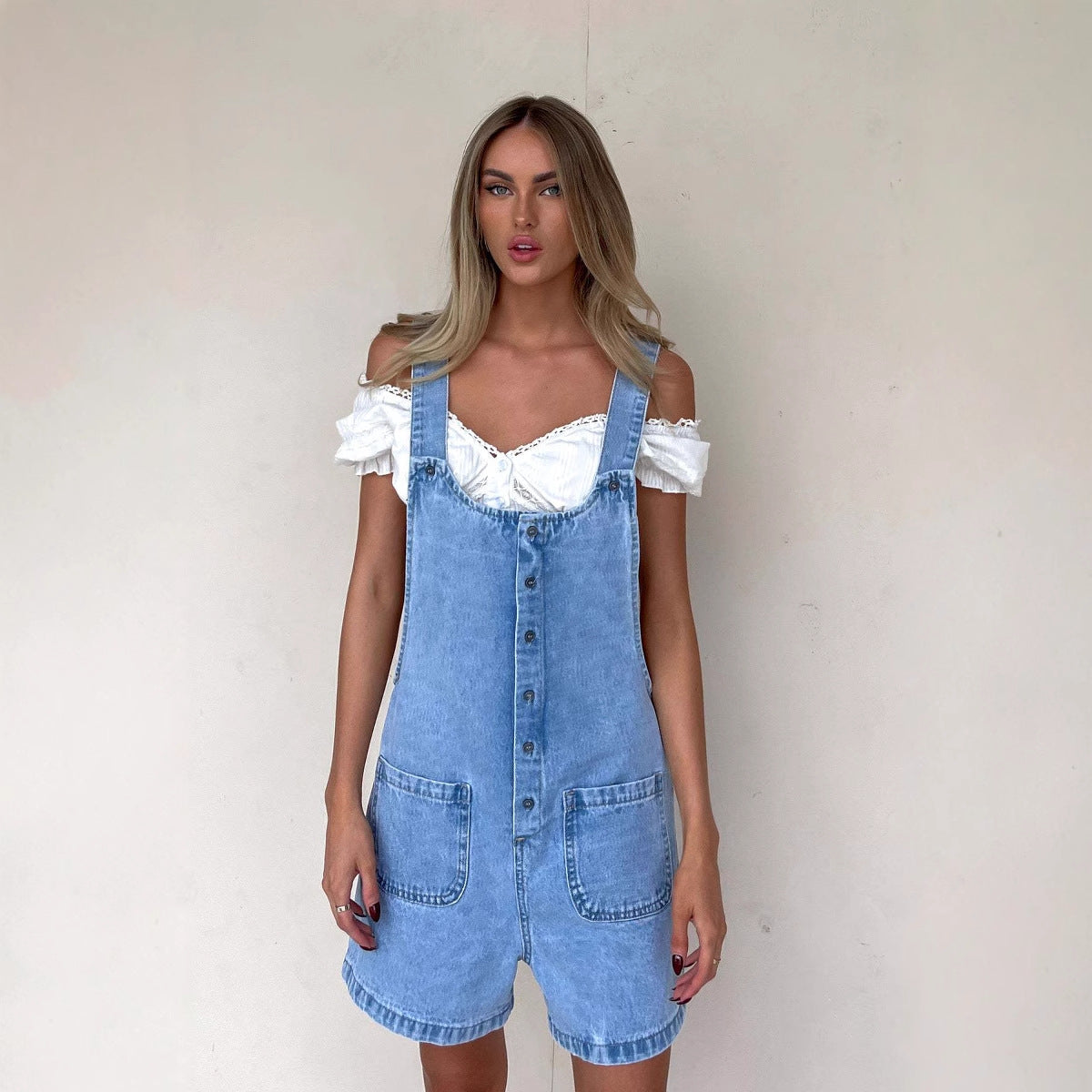 Salopette Femme – Short en Jean – Coupe Ample – Bretelles Réglables – Boutonnée