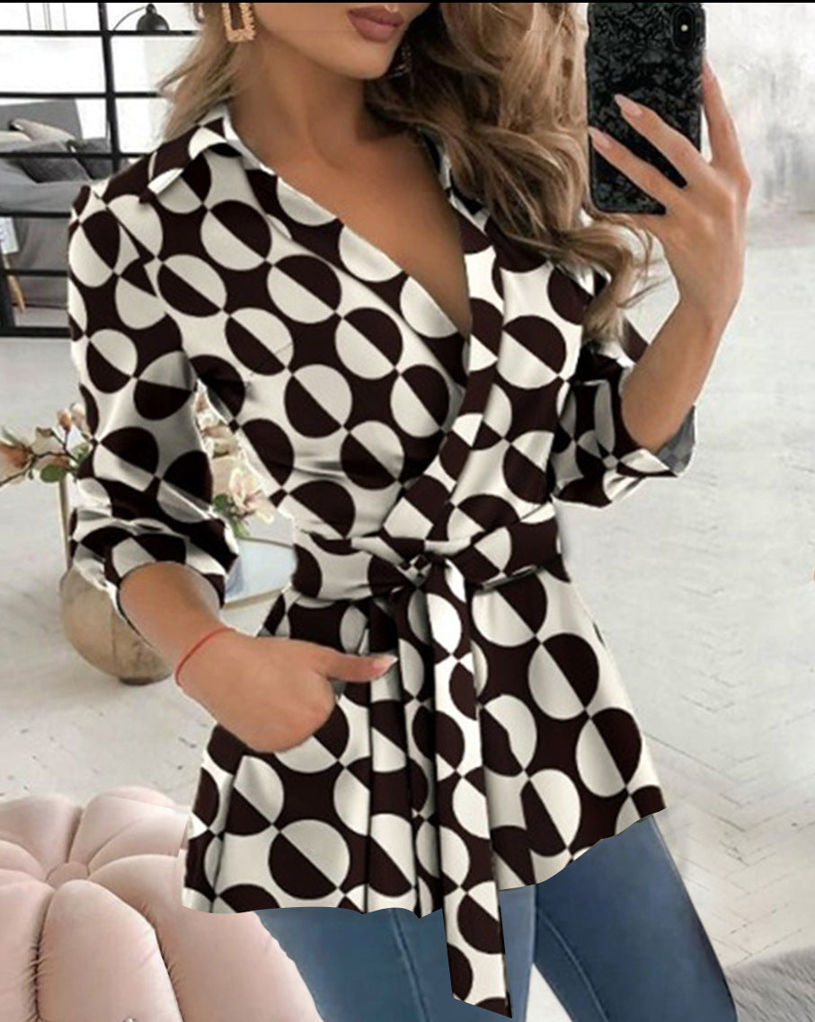 Blouse femme – Coupe cintrée – Col classique – Manches longues – Décolleté en V