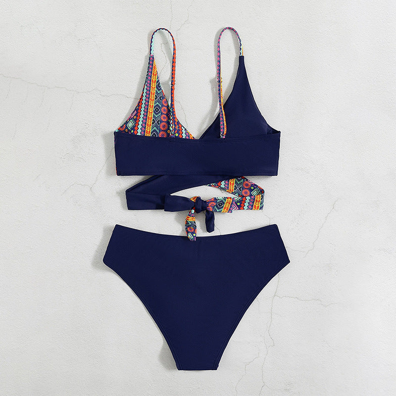 Bikini femme – Coupe moulante – Motif géométrique – Design à découpes asymétriques