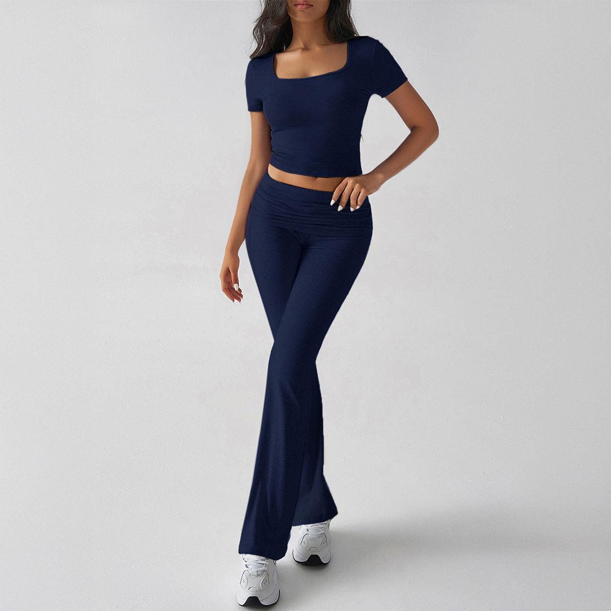 Ensemble Femme Deux Pièces – Haut Court Ajusté Col Carré – Pantalon Évasé Taille Haute