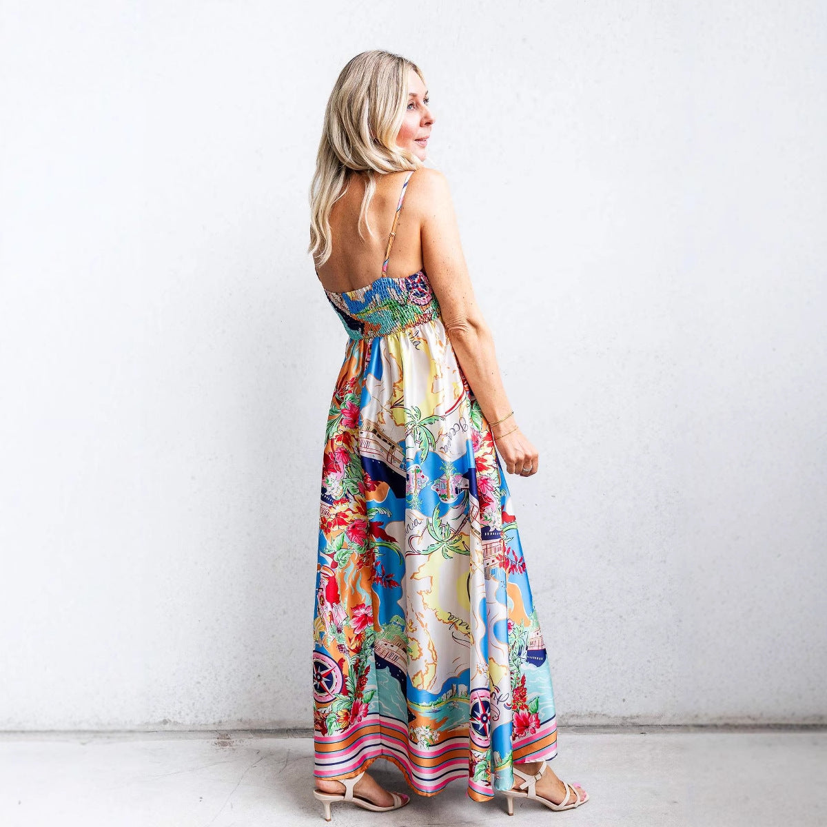 Robe longue femme – Tissu fluide – Coupe évasée – Bretelles fines – Imprimé élégant