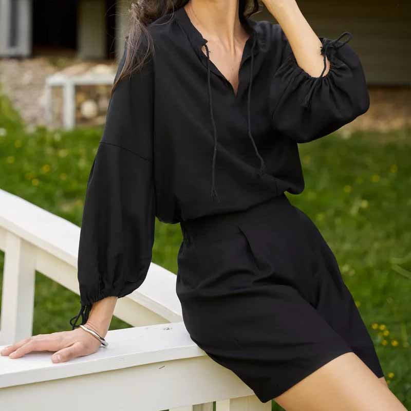 Women's Set – V-Neck Top Puff Sleeves – Flowy Ruffle Shorts Elastic Waist