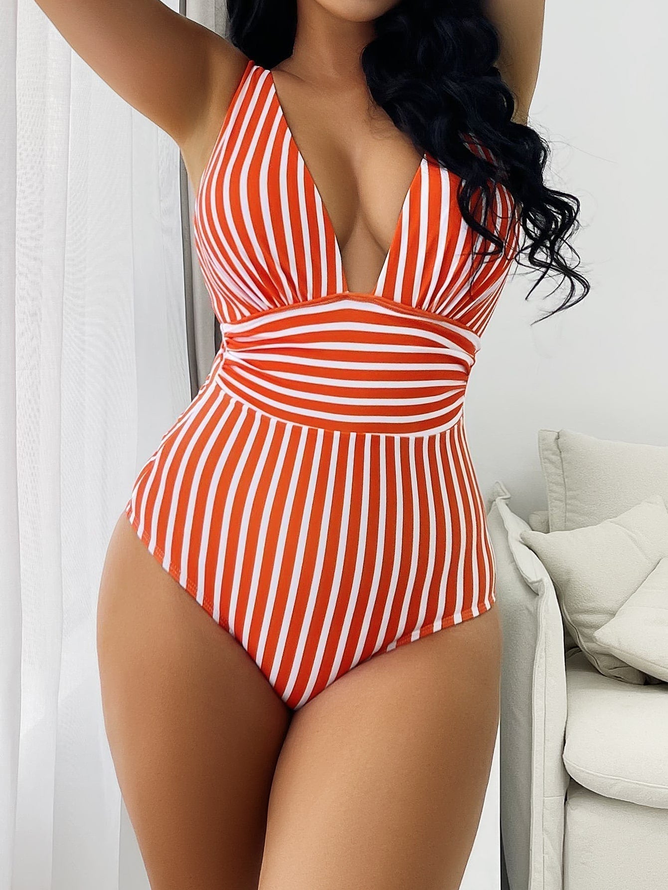 Maillot de bain une pièce femme – Décolleté plongeant – Rayures verticales – Tissu stretch respirant