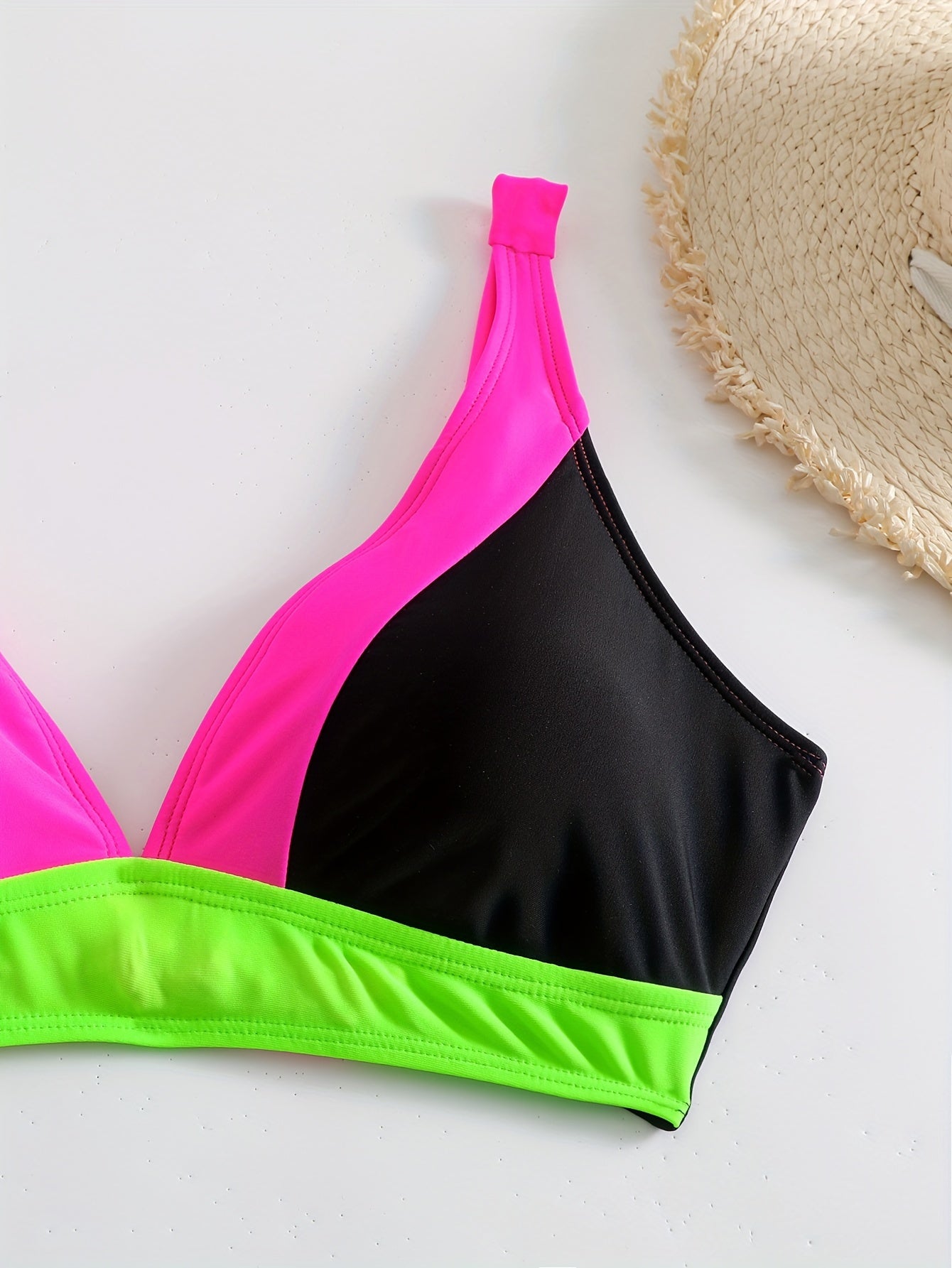 Bikini femme – Haut col V froncé – Bas taille haute – Coupe galbante