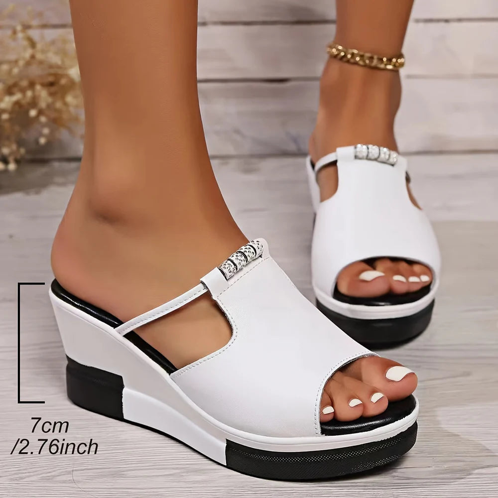 Sandales Compensées pour Femme - Design Ouvert - Matériau Synthétique Lisse - Style Décontracté