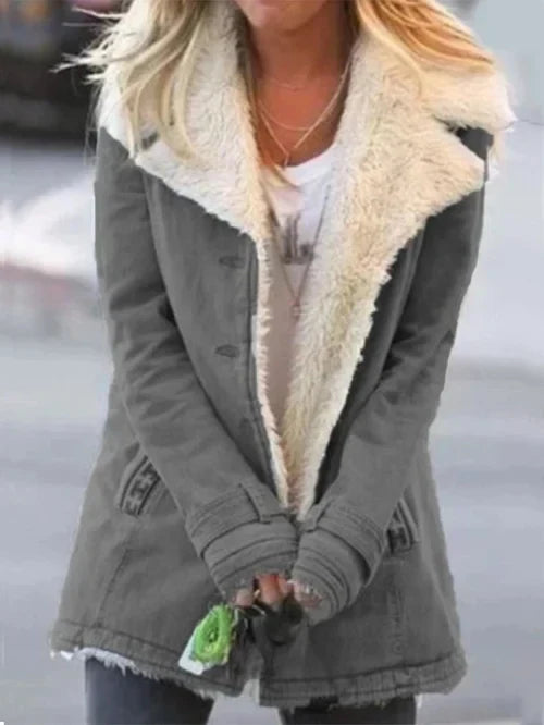 Manteau femme – Coupe cintrée – Doublure imitation mouton – Col large – Boutons devant