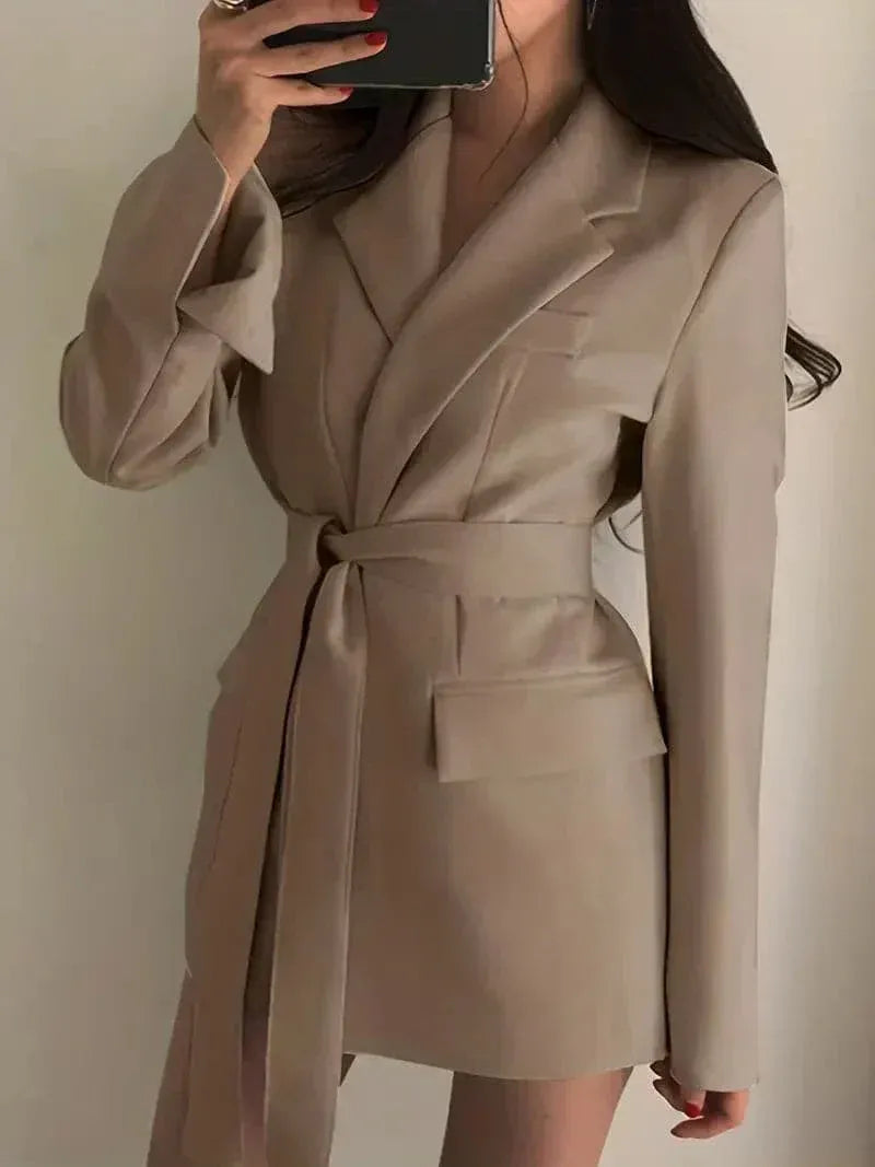Robe Blazer Femme – Coupe Cintrée – Manches Longues – Taille Ceinturée – Mini