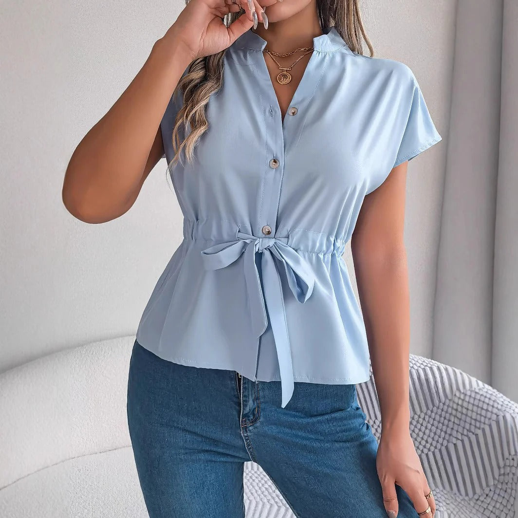 Blouse Femme – Coupe Cintrée – Manches Courtes – Boutonnage Devant – Taille Nouée