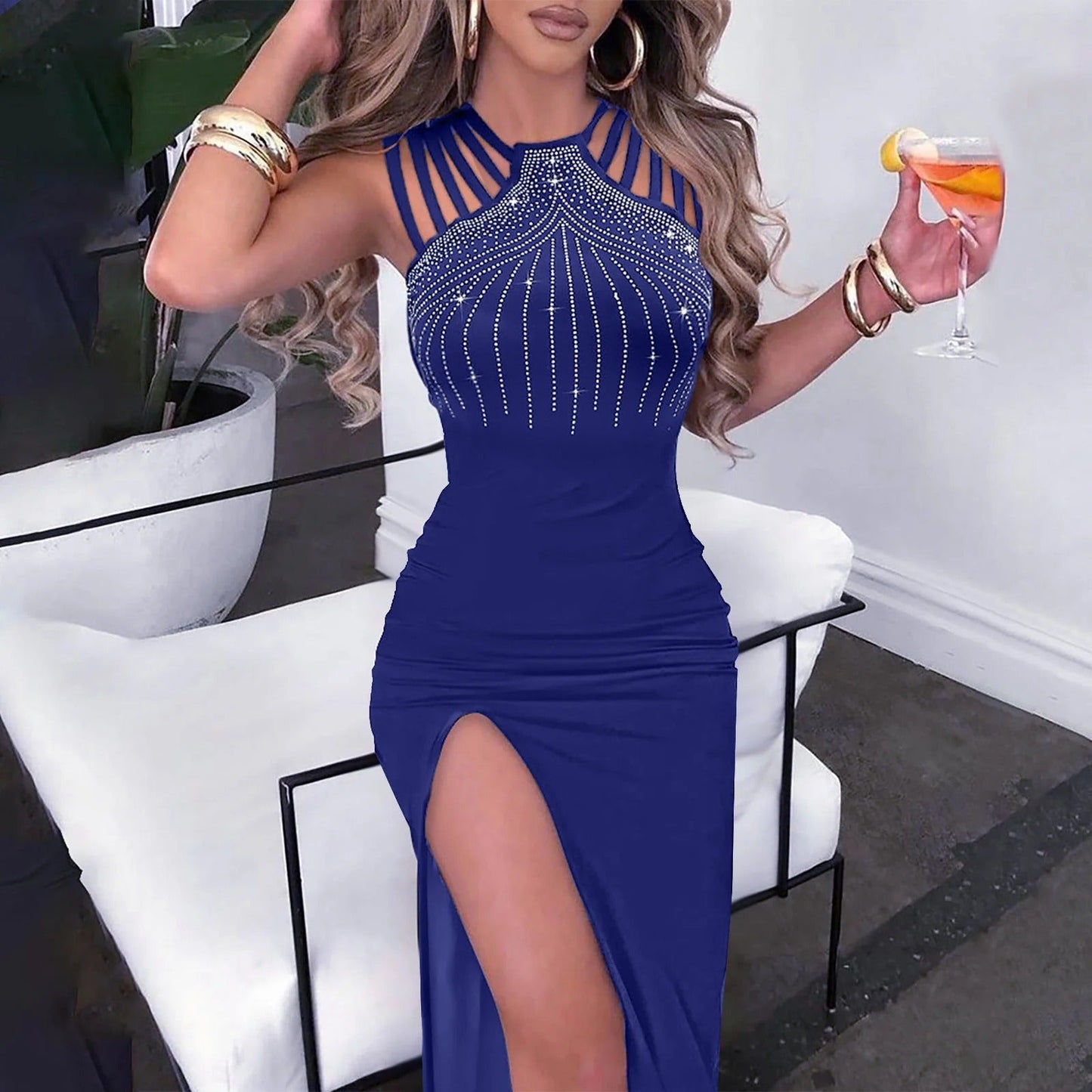 Robe longue femme – Coupe ajustée – Bretelles fines – Détails scintillants – Fente haute