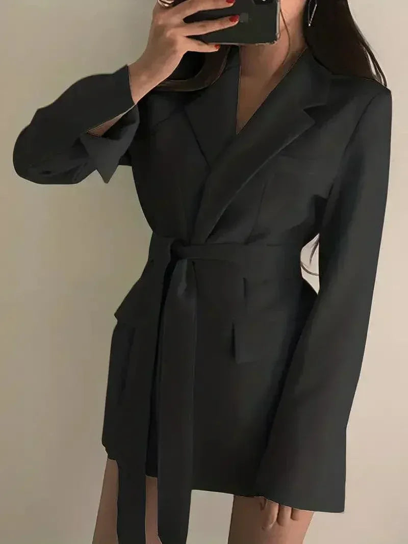 Robe Blazer Femme – Coupe Cintrée – Manches Longues – Taille Ceinturée – Mini