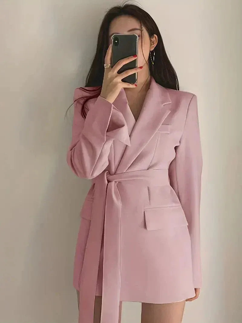 Robe Blazer Femme – Coupe Cintrée – Manches Longues – Taille Ceinturée – Mini