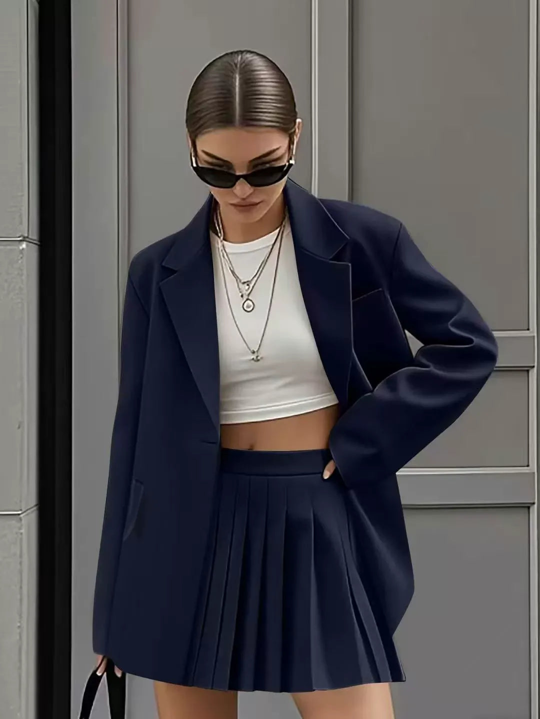 Ensemble tailleur jupe plissée femme – Blazer coupe décontractée – Mini taille haute – Poches à rabat