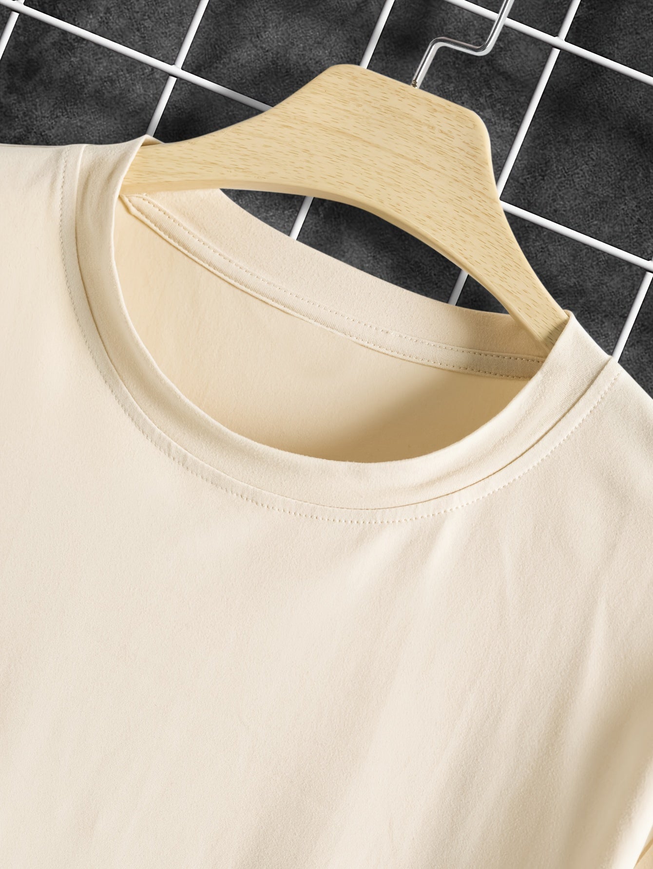 Men's T-shirt – Regular Fit – Artistic Back Print – Breathable Fabric