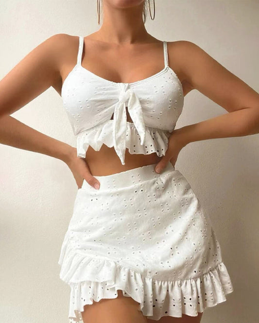 Bikini femme deux pièces – Top noué à fines bretelles – Jupe volantée brodée
