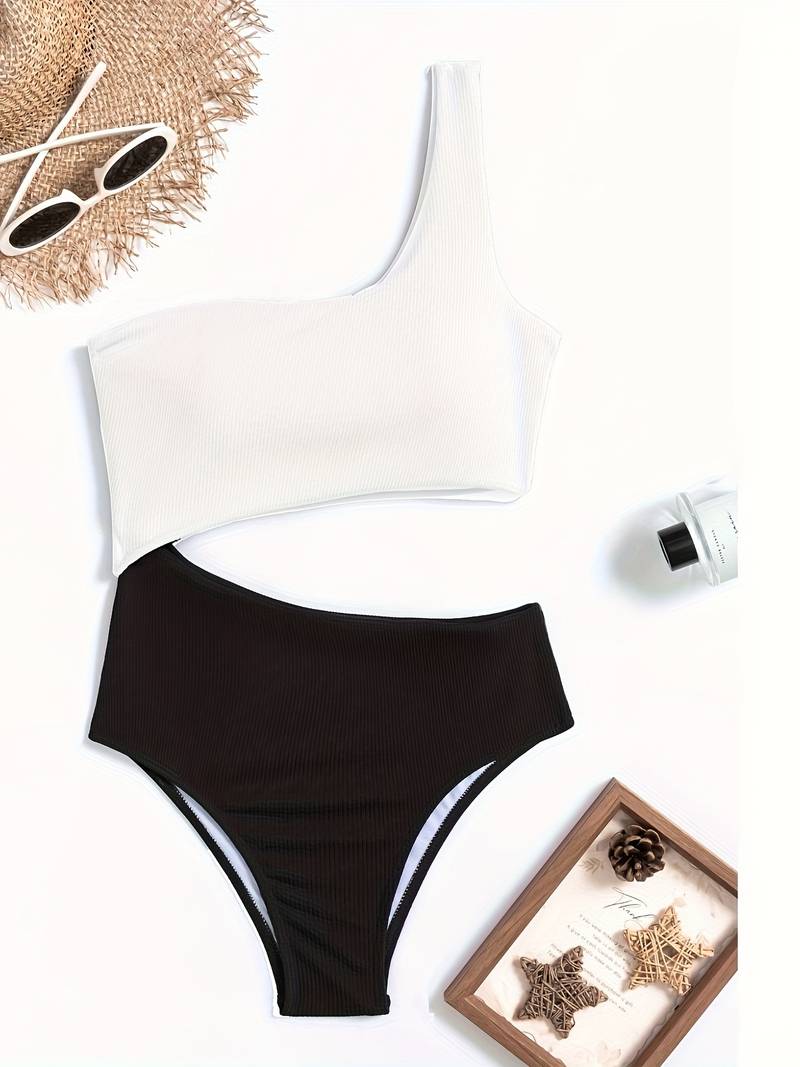 Maillot de bain femme – Coupe slim – Col asymétrique – Finition côtelée – Échancrure haute
