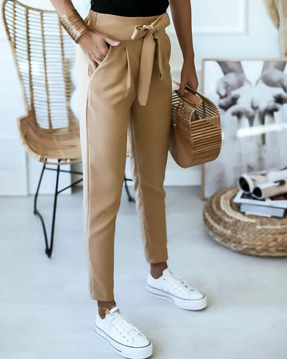 Pantalon femme taille haute – Coupe ajustée – Plis élégants – Ceinture nouée – Tissu respirant