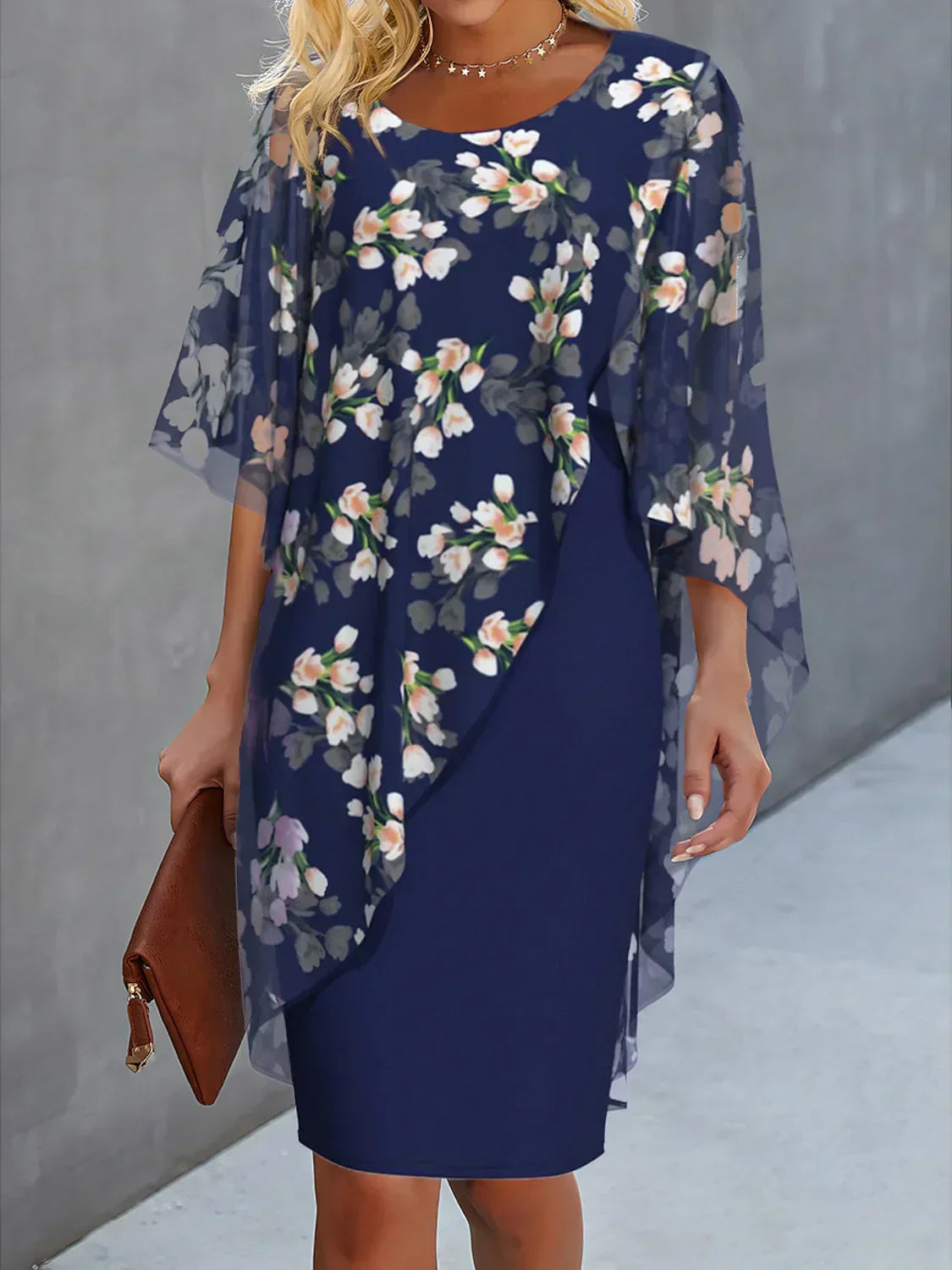 Robe femme – Coupe fluide – Tissu léger – Motif fleuri – Superposition asymétrique