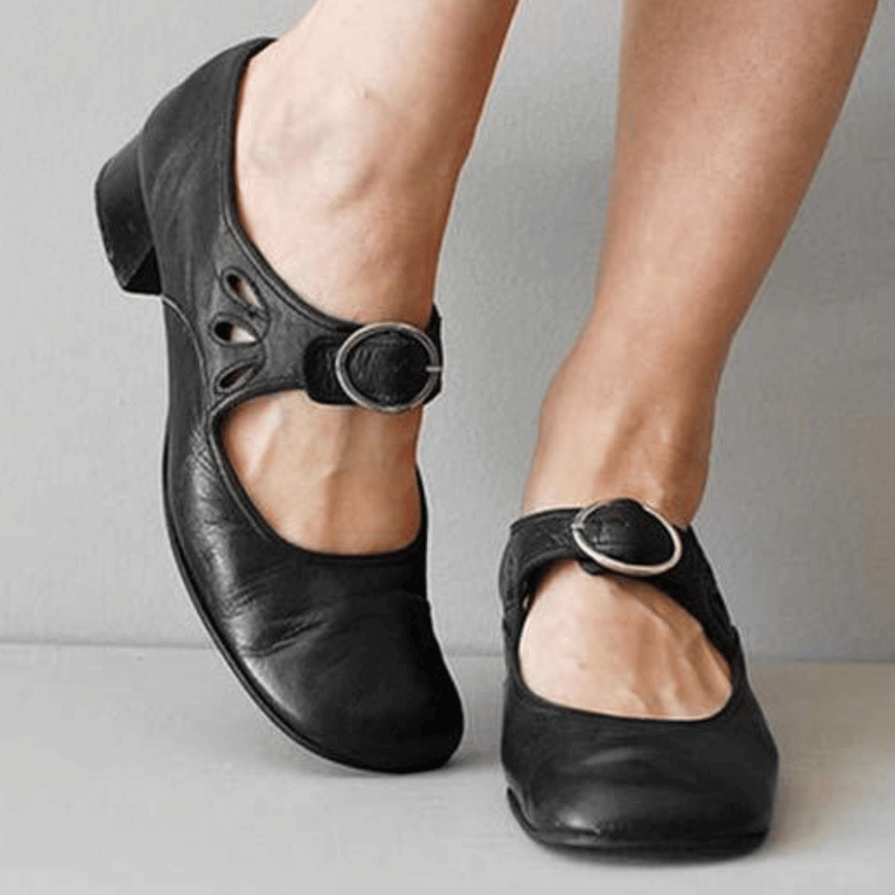 Sandales femme fermées – Bout rond – Talon bas – Bride réglable – Découpes élégantes