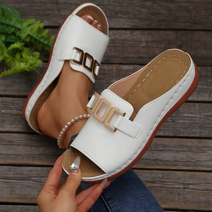 Sandales plateforme femme – Bout ouvert – Bride large – Détail métallique – Enfilage facile