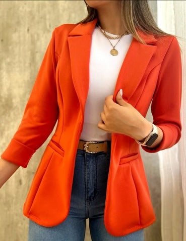 Veste de costume femme – Coupe cintrée – Manches longues – Silhouette structurée – Longueur hanches