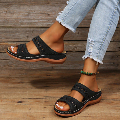 Sandales compensées femme – Design rétro ajouré – Bout ouvert – Enfilage facile