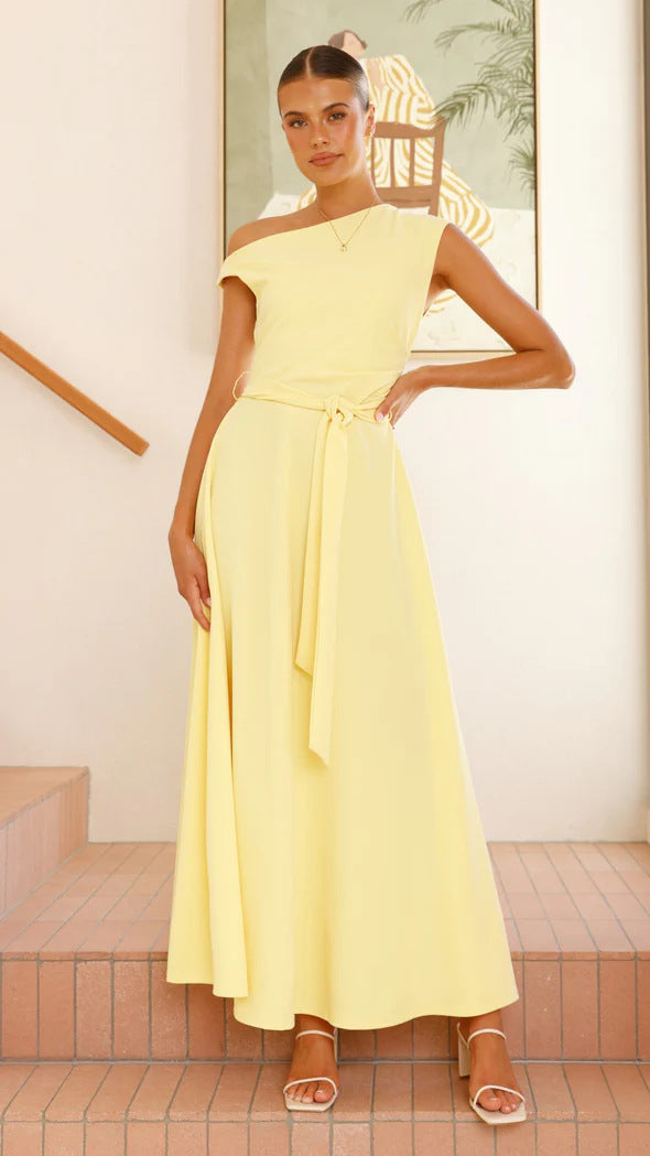 Robe longue femme – Épaule dénudée – Encolure asymétrique – Ceinture taille – Tissu fluide
