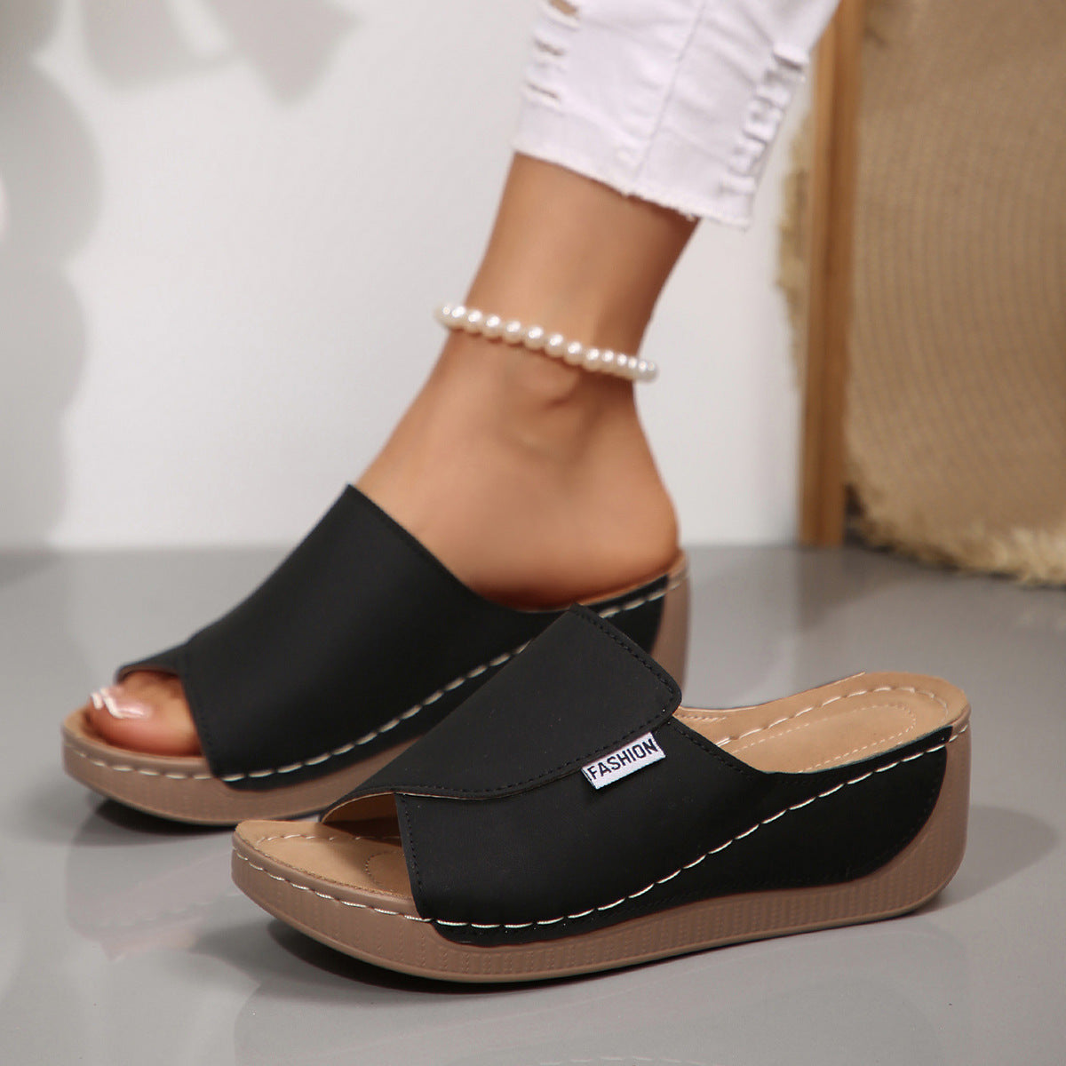Sandales compensées femme – Bout ouvert – Enfilage facile – Semelle confort rembourrée