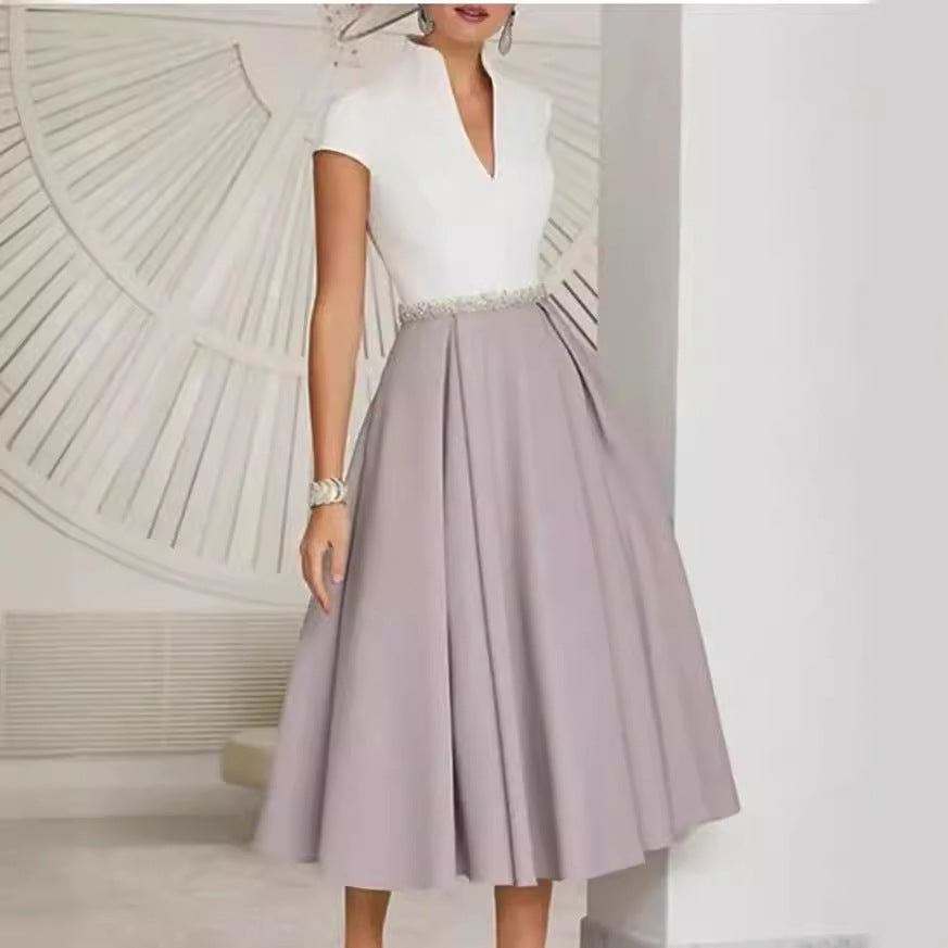 Robe femme midi – Décolleté en V – Manches courtes – Coupe évasée – Taille ornée