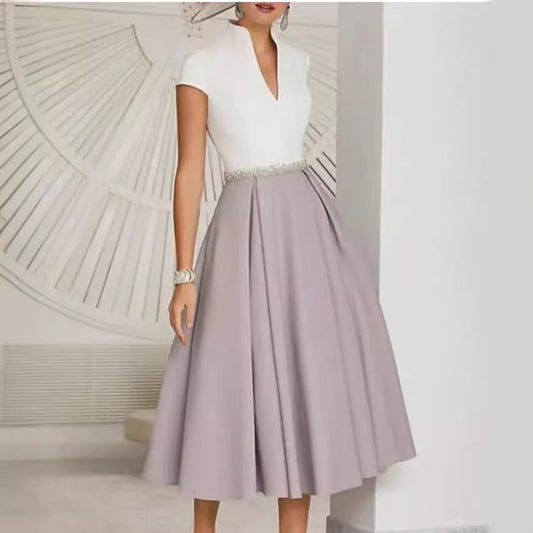 Robe femme midi – Décolleté en V – Manches courtes – Coupe évasée – Taille ornée