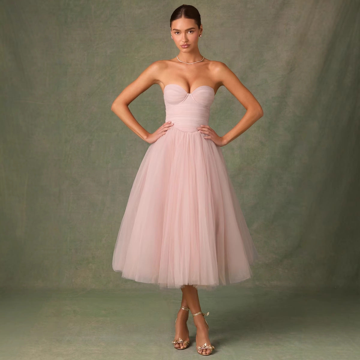 Robe femme sans bretelles – Tulle – Bustier ajusté – Coupe évasée midi