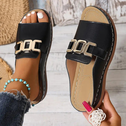 Sandales compensées femme – Bout ouvert – Semelle plateforme – Boucle métallique – Confort rembourré