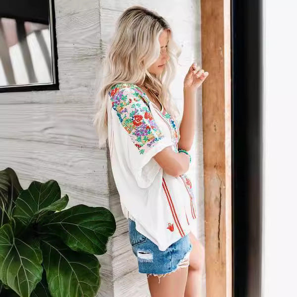 Women's V-neck T-shirt – Relaxed fit – Breathable cotton – Elegant floral print