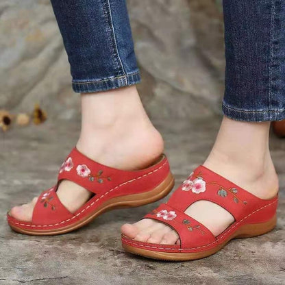 Sandales compensées femme – Bout ouvert – Bride brodée fleurie – Semelle confort