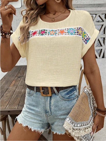 Blouse femme – Coupe ample – Détail bohème brodé – Tissu froissé respirant