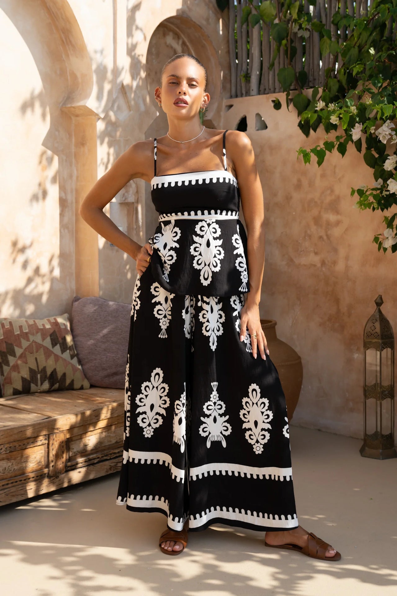 Ensemble Femme Deux Pièces – Haut Péplum Bretelles Fines – Motif Ethnique – Tissu Léger