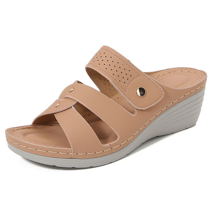 Sandales compensées femme – Bout ouvert – Design à brides rivetées – Enfilage facile