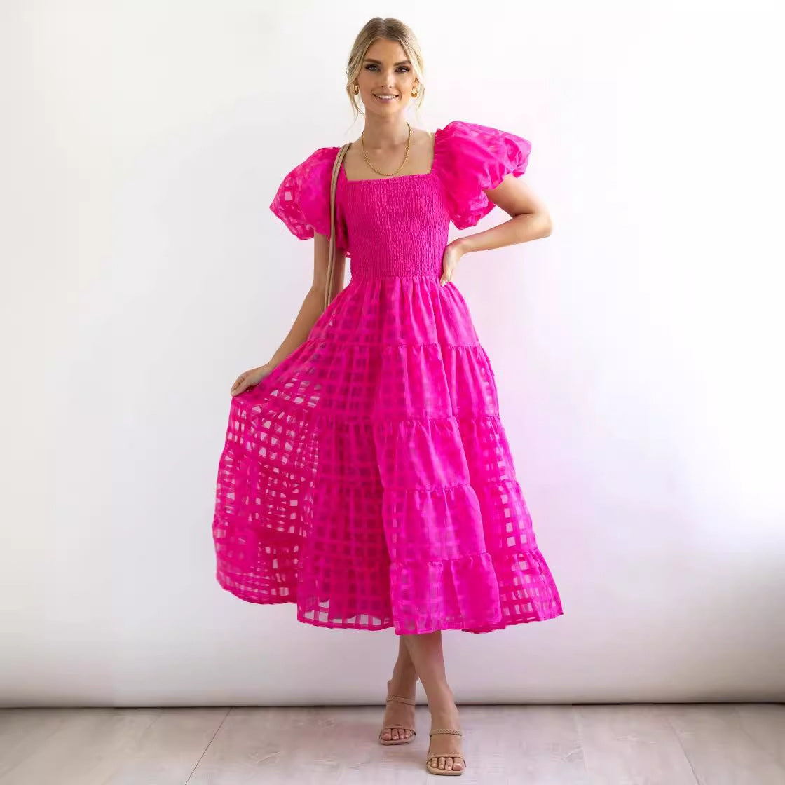Robe longue femme – Épaules dénudées – Manches bouffantes – Taille smockée – Jupe à volants