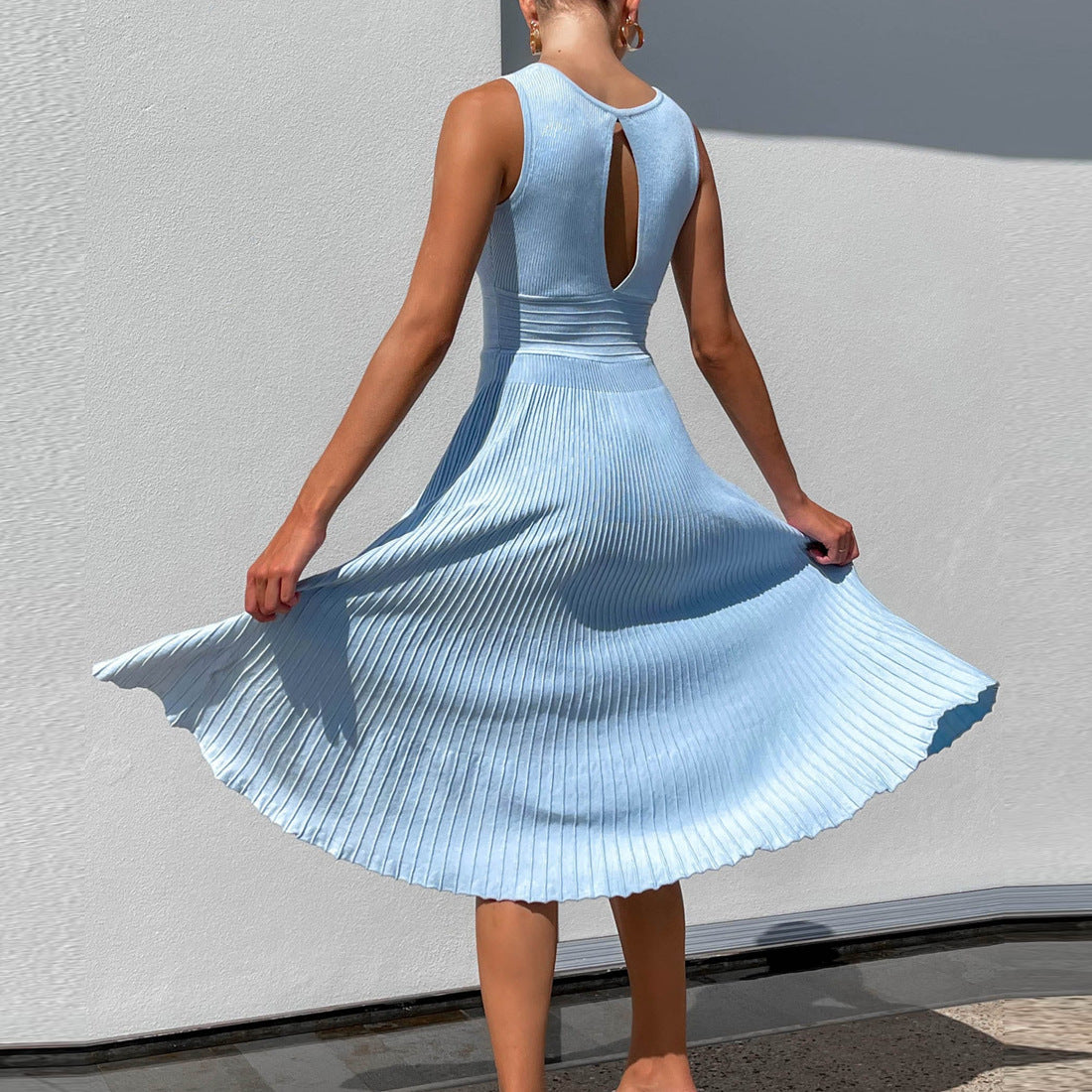 Robe midi femme – Coupe ajustée – Sans manches – Col V – Jupe plissée fluide
