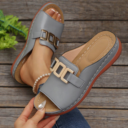 Sandales plateforme femme – Bout ouvert – Bride large – Détail métallique – Enfilage facile