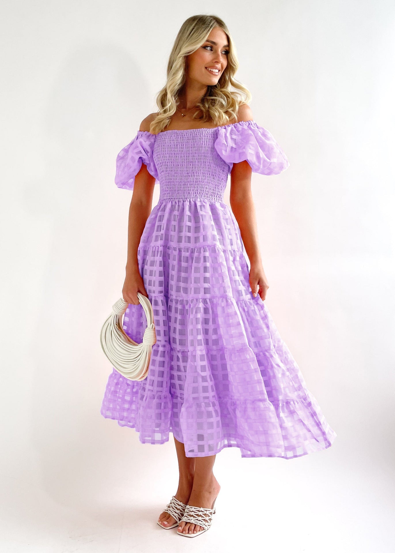 Robe longue femme – Épaules dénudées – Manches bouffantes – Taille smockée – Jupe à volants