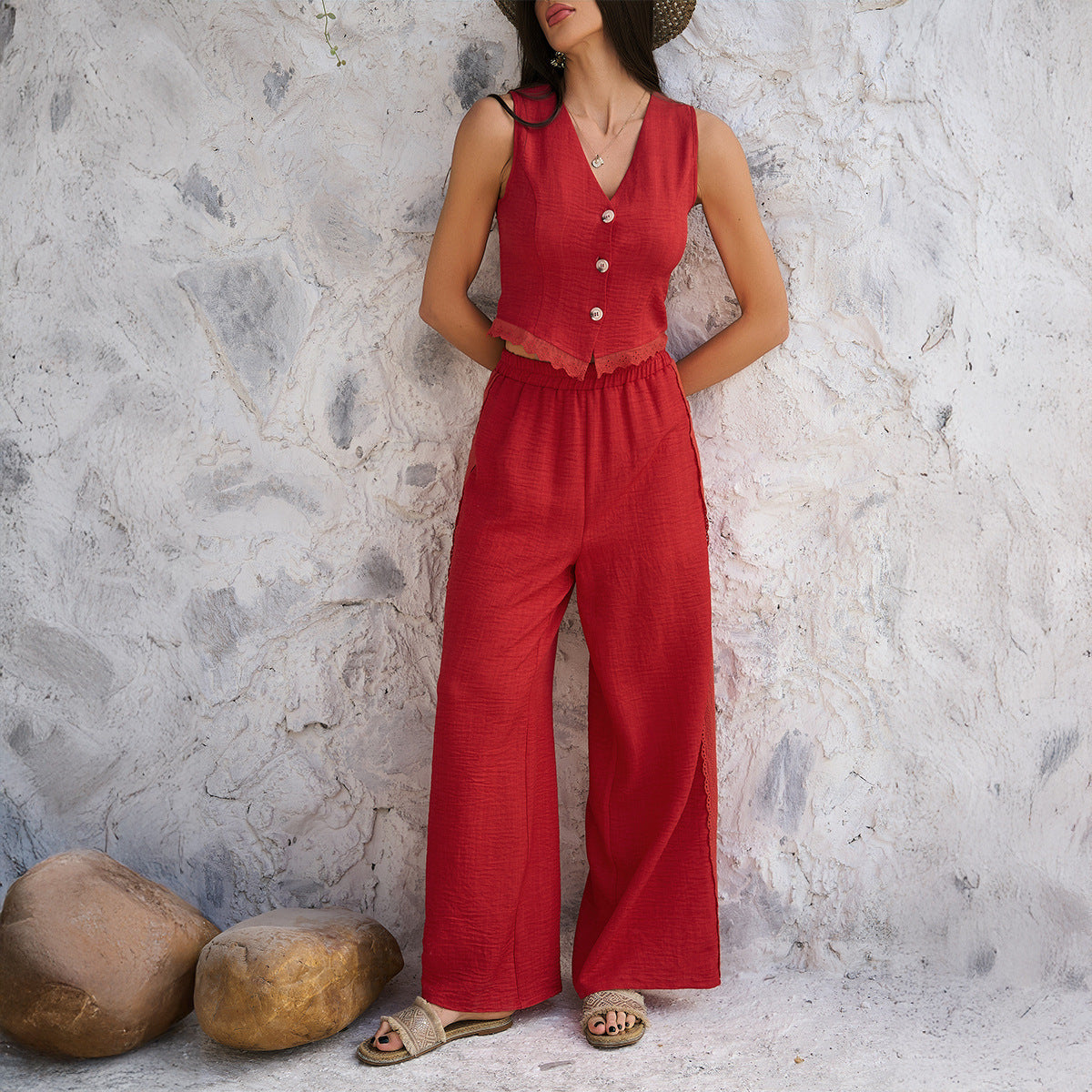 Women's vest – Fitted cut – Lightweight breathable fabric – Buttons – Lace trim