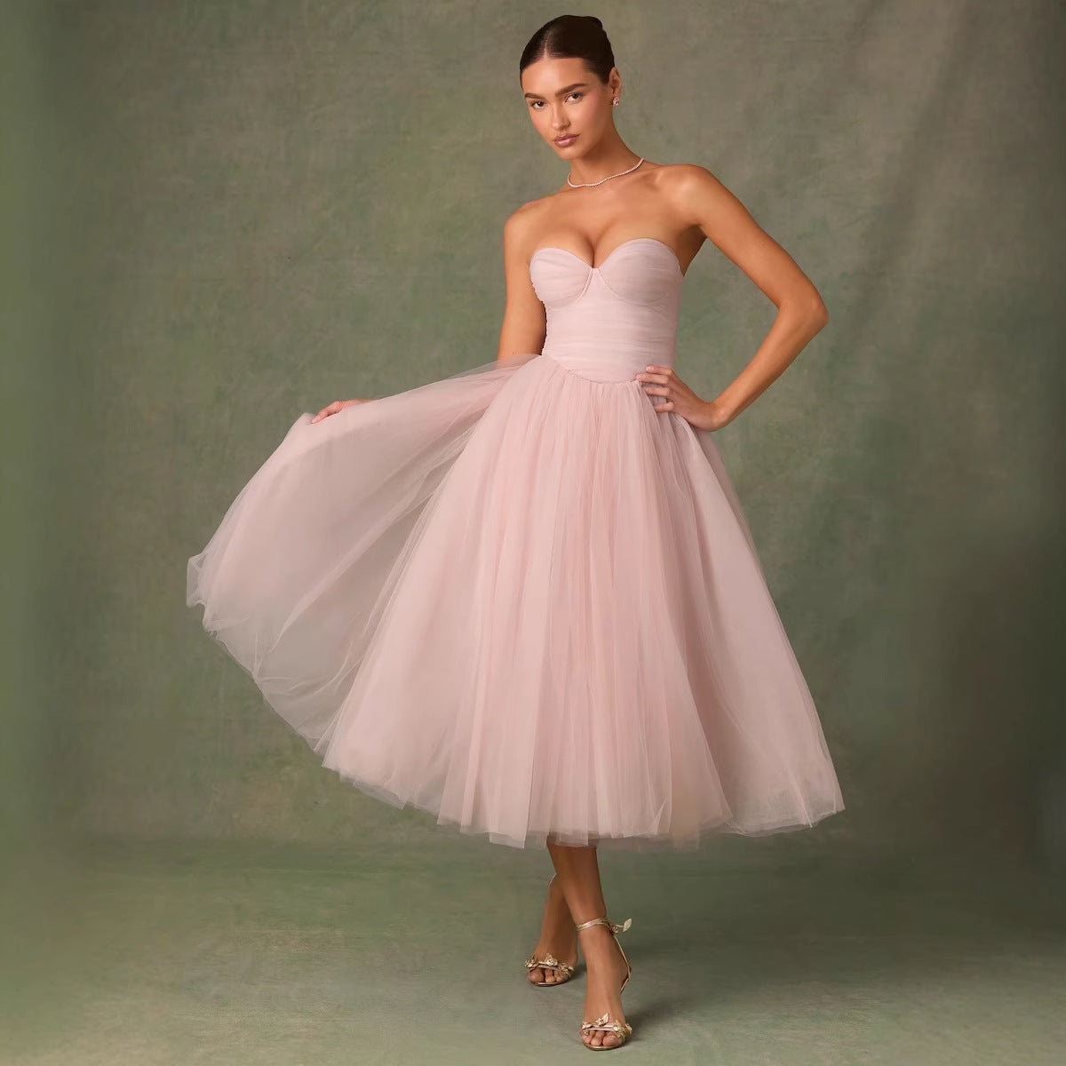 Robe femme sans bretelles – Tulle – Bustier ajusté – Coupe évasée midi